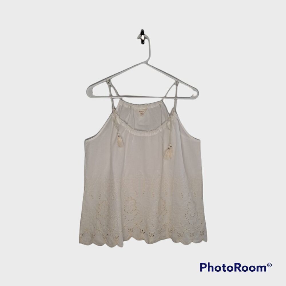 Elegant White Sleeveless Blouse